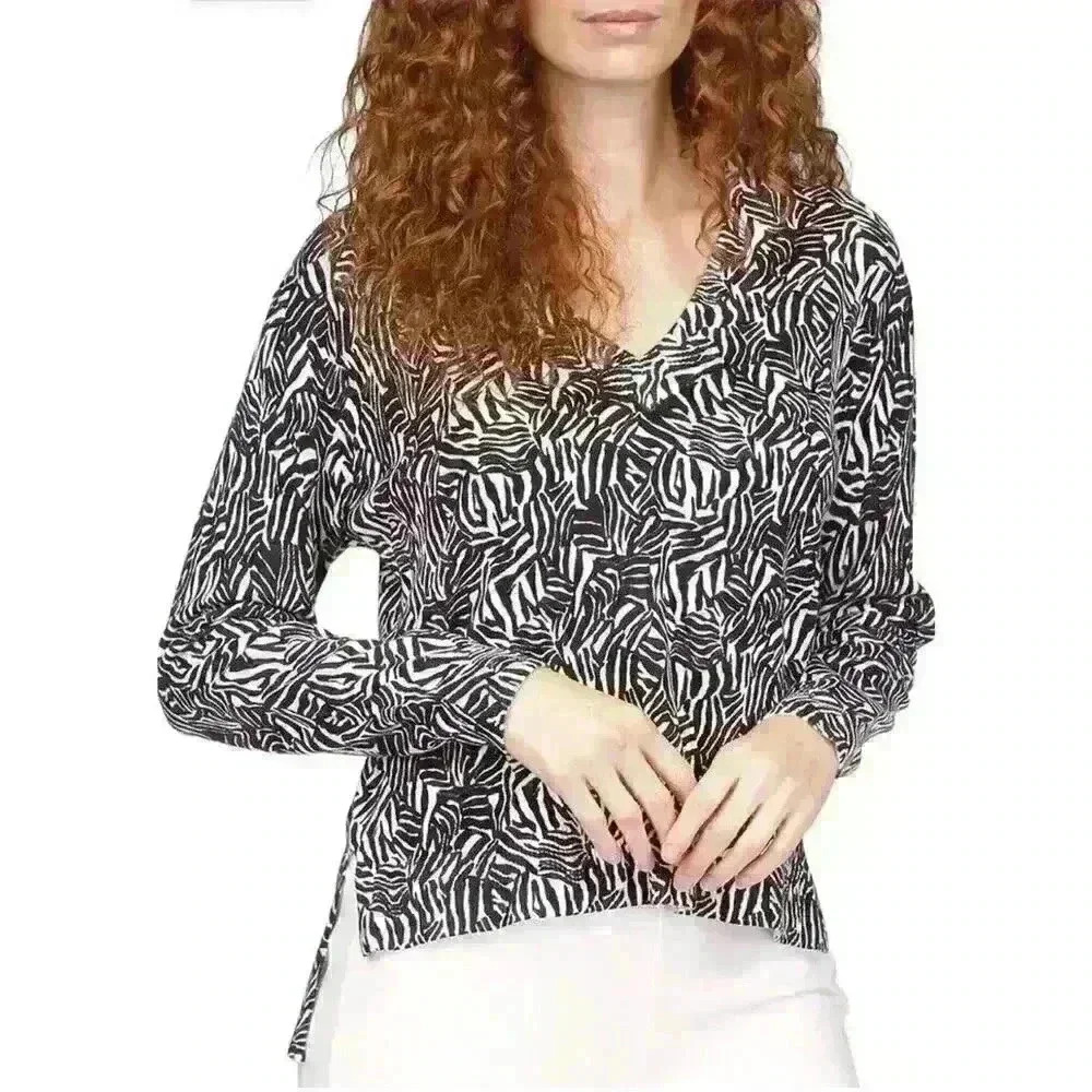 NWT Michael Kors Women's Zebra V-Neck Light Pullover Size M-Black & White